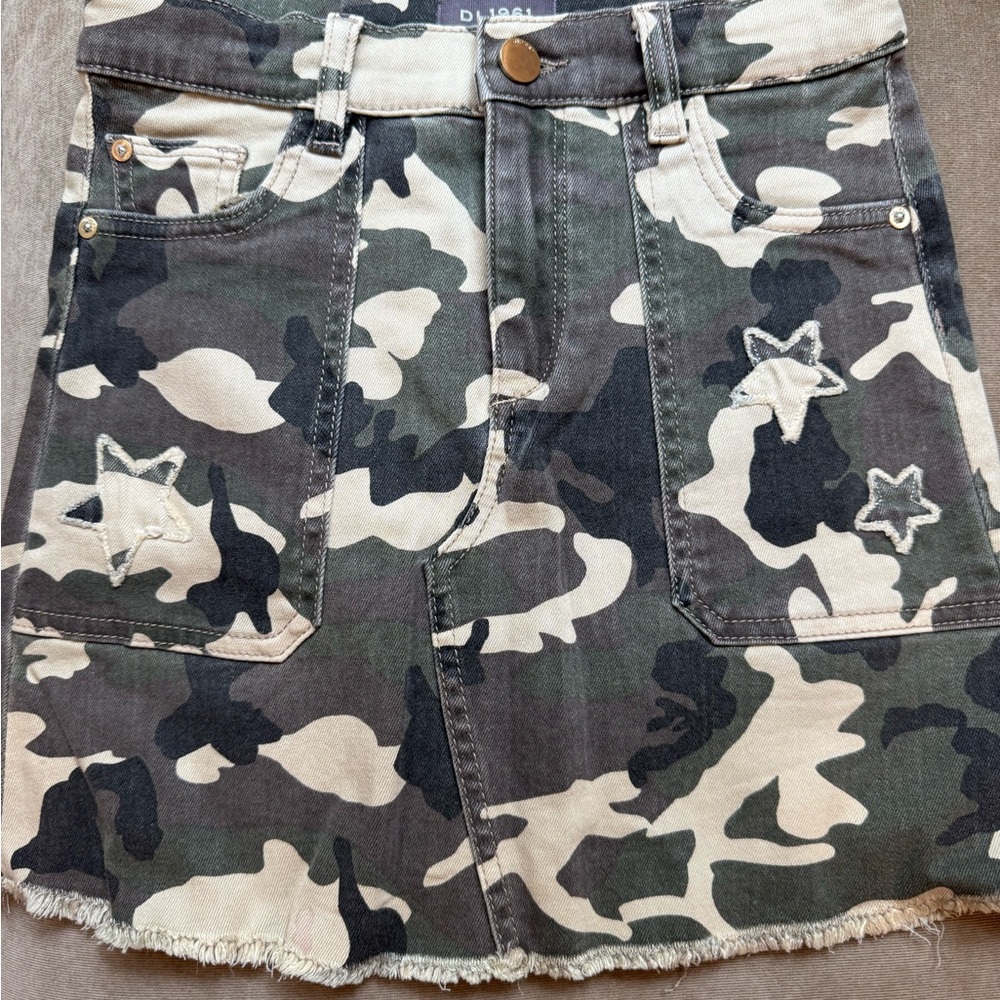 DL1961 Green Camouflage Skirt with Star Accents